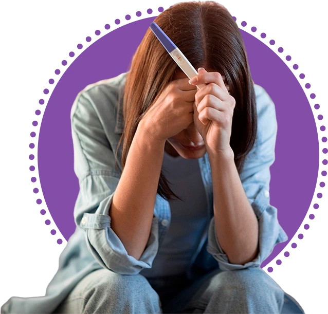 Mujer reflexionando sobre su sueño de ser madre